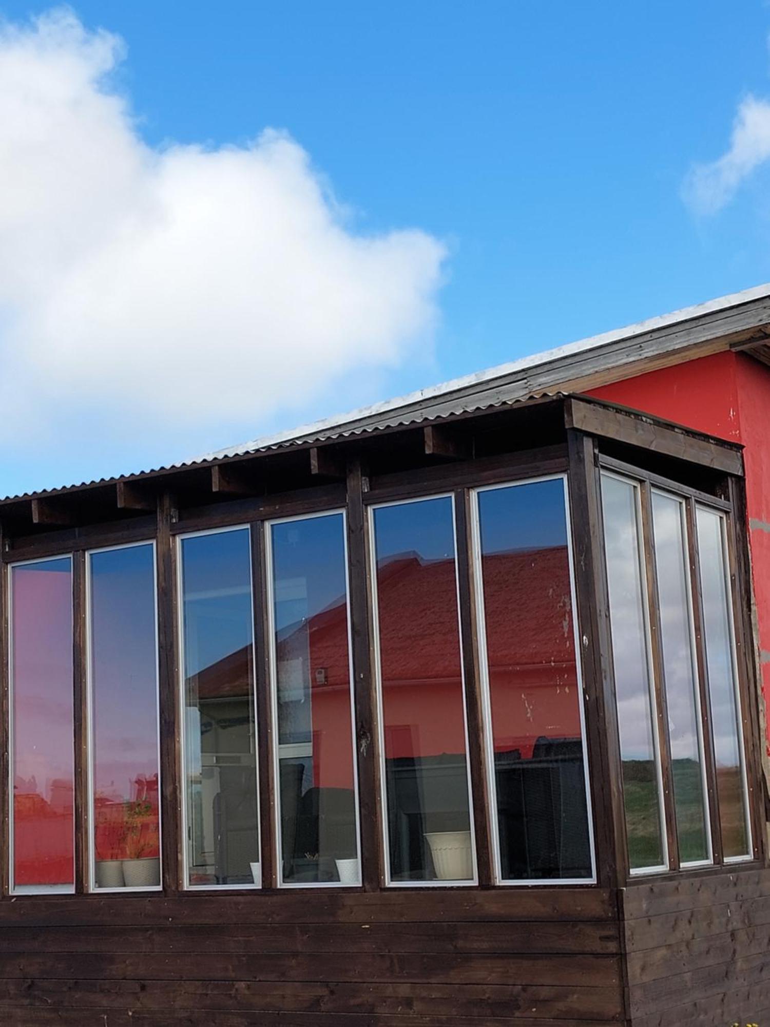 The Red House Near The Sea Apartment Njarthvik Room photo